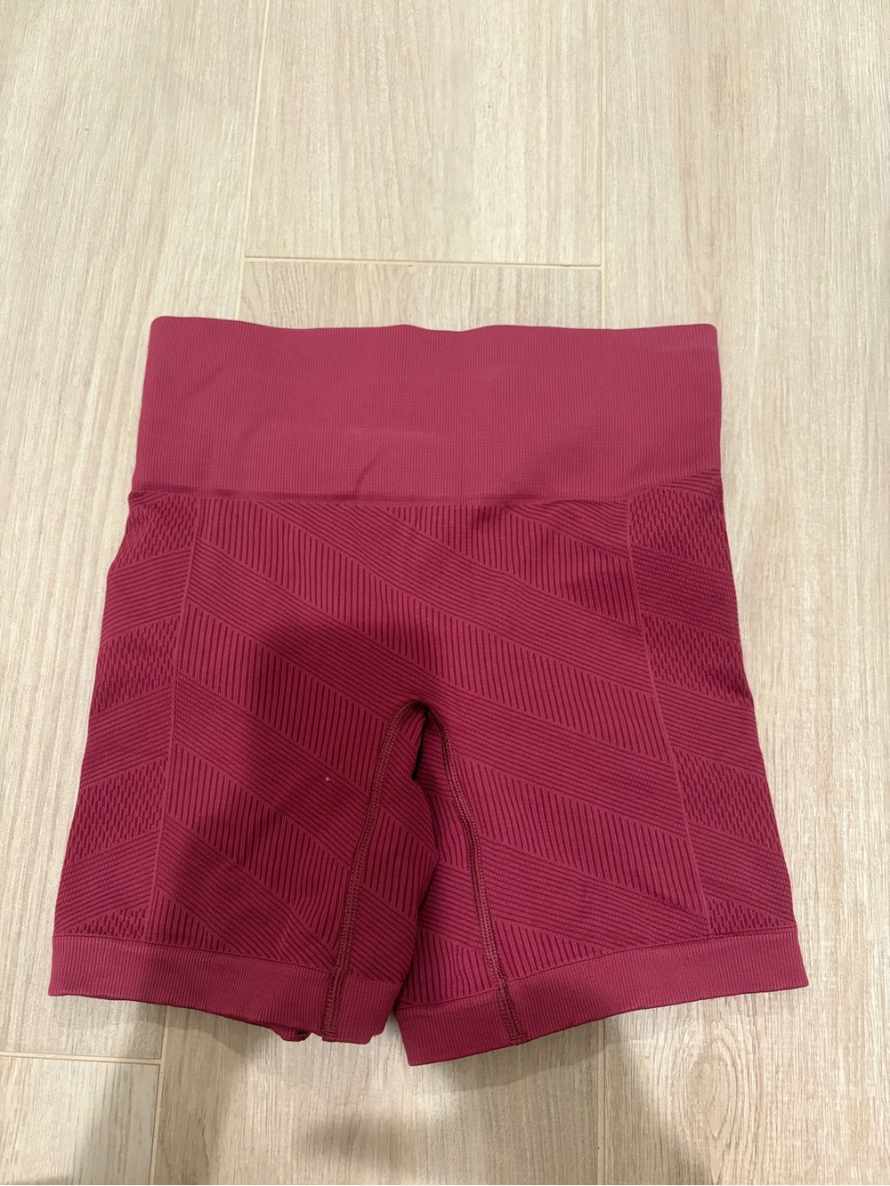 Lululemon women’s High-Waist Ribbed Performance Shorts - Berry